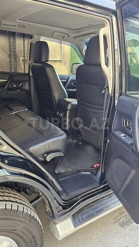 Mitsubishi Pajero-13