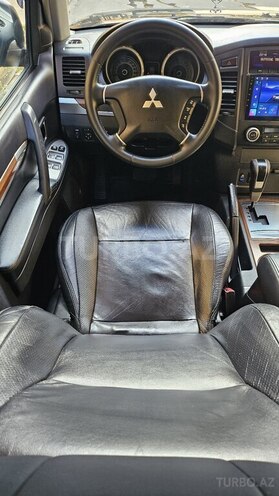 Mitsubishi Pajero-19