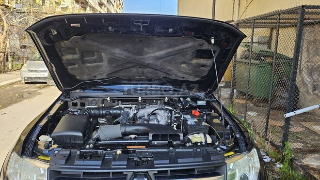 Mitsubishi Pajero-21