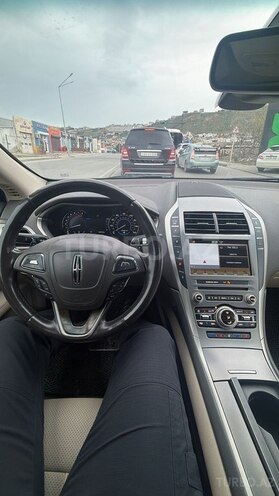 Lincoln MKZ-5