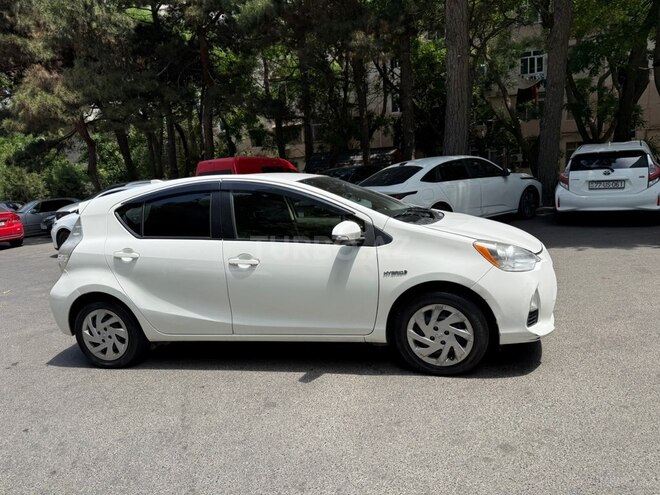 Toyota Aqua-2