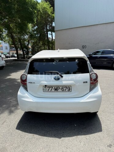 Toyota Aqua-3