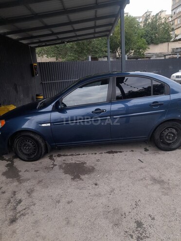 Hyundai Accent-4