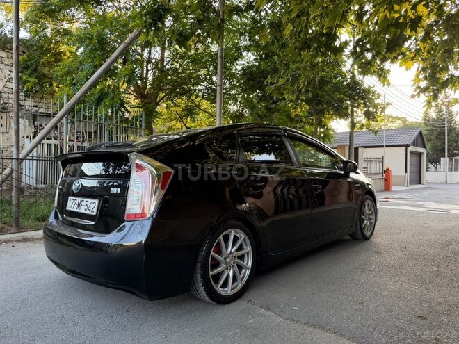 Toyota Prius-5