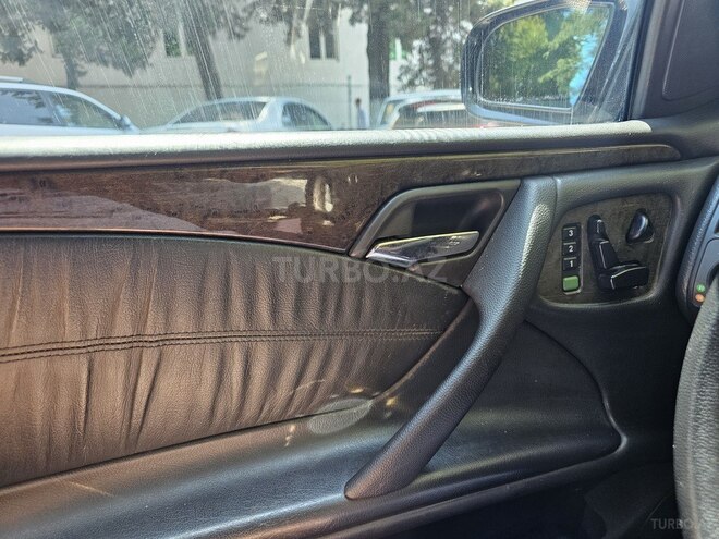Mercedes E 320-12