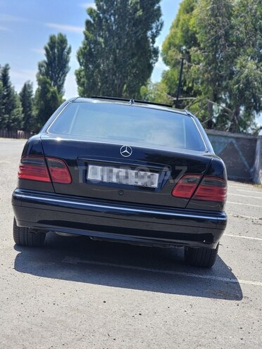 Mercedes E 320-6