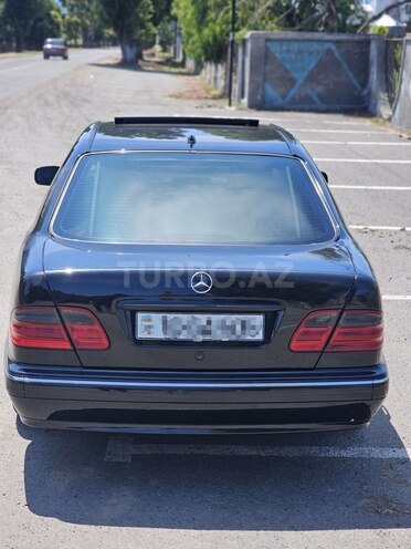 Mercedes E 320-7