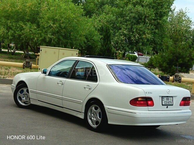 Mercedes E 320-9