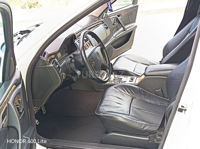 Mercedes E 320-18