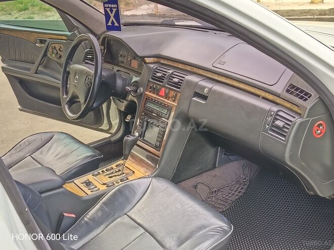 Mercedes E 320-16