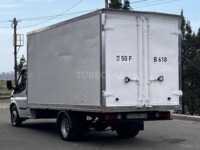 Ford Transit-5