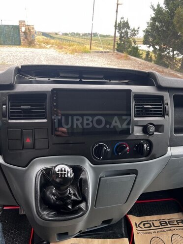 Ford Transit-13
