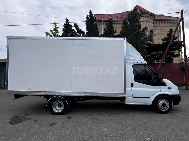 Ford Transit-10