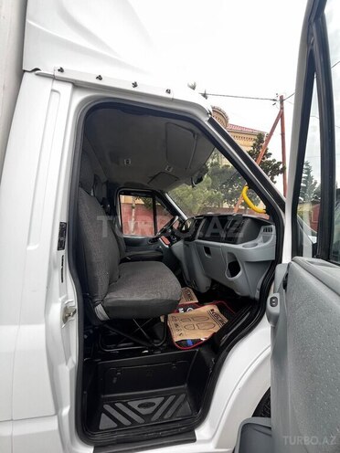Ford Transit-11