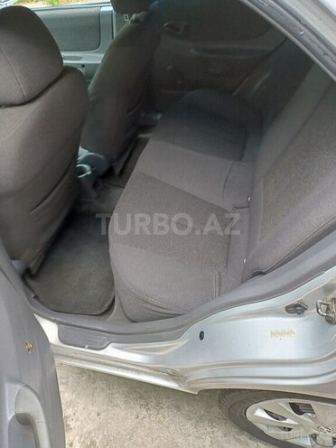 Hyundai Accent-4
