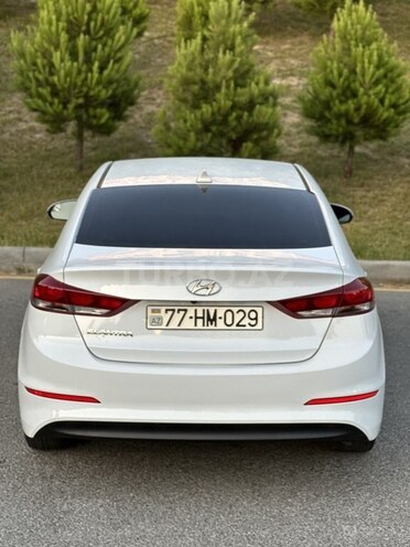 Hyundai Elantra-3