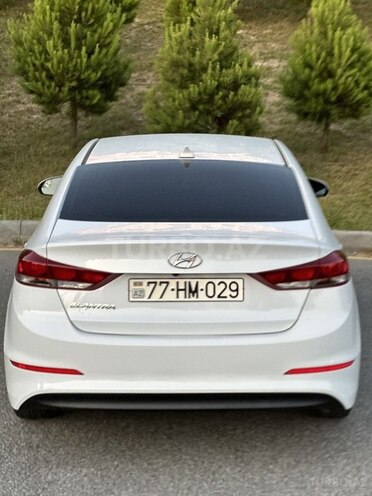 Hyundai Elantra-4