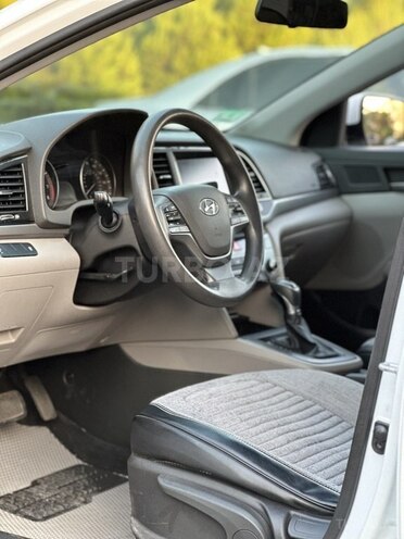 Hyundai Elantra-7