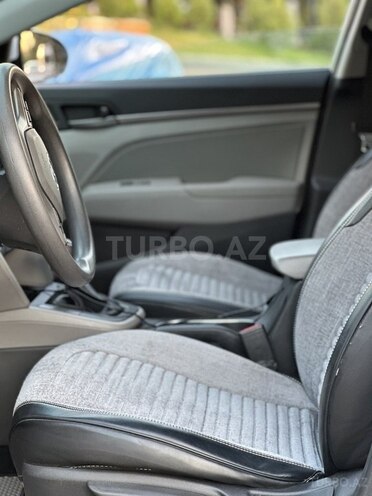 Hyundai Elantra-8