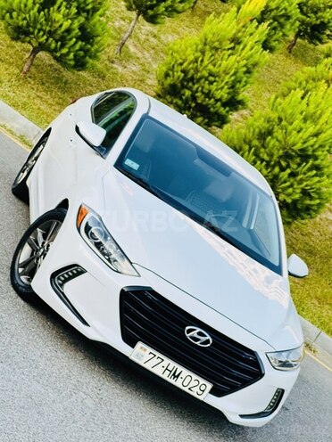 Hyundai Elantra-16