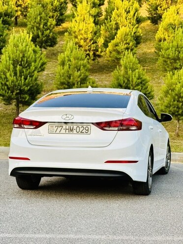 Hyundai Elantra-9