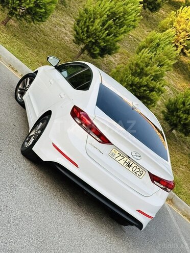 Hyundai Elantra-11