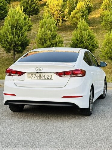 Hyundai Elantra-10