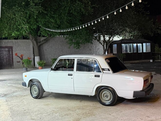 LADA (VAZ) 2107-2