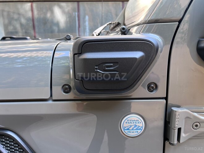 Jeep Wrangler-12