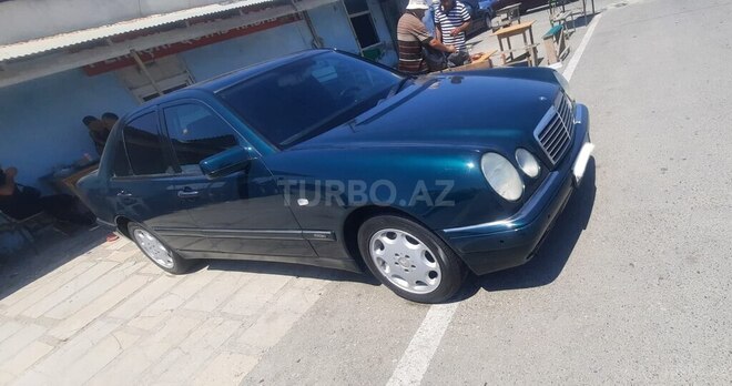Mercedes E 200-3