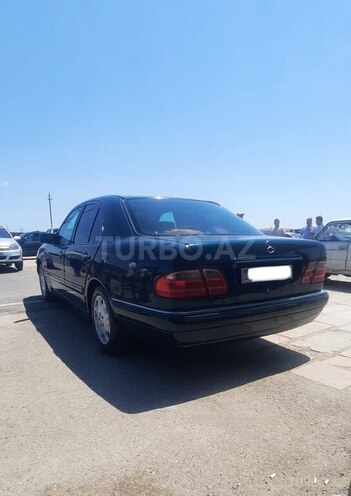 Mercedes E 200-4