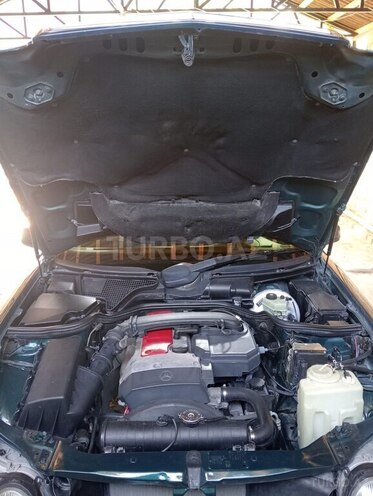 Mercedes E 200-8