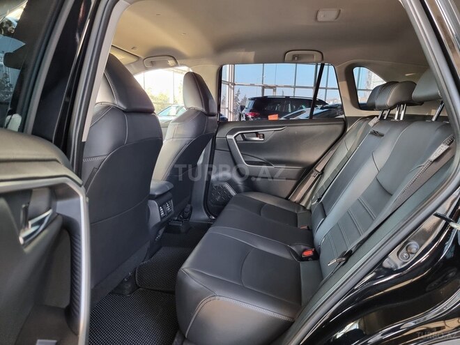 Toyota RAV4-21