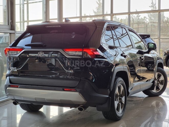 Toyota RAV4-11