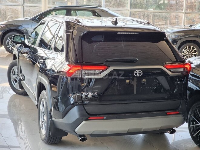 Toyota RAV4-9
