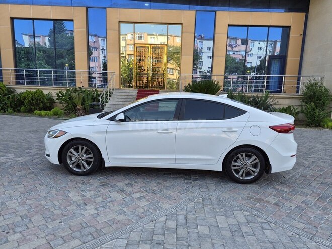 Hyundai Elantra-2