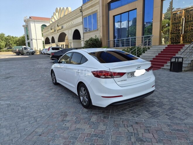 Hyundai Elantra-4