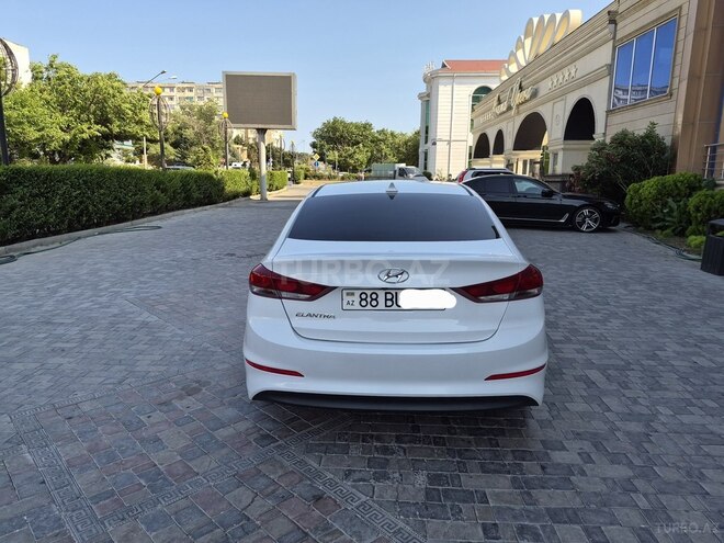 Hyundai Elantra-5