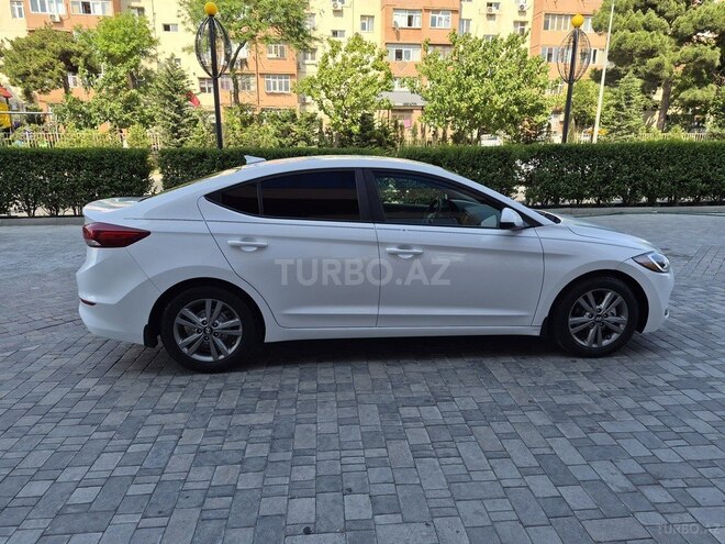 Hyundai Elantra-8