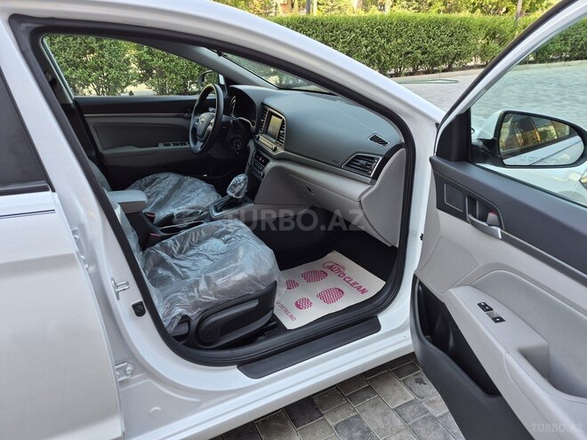 Hyundai Elantra-7