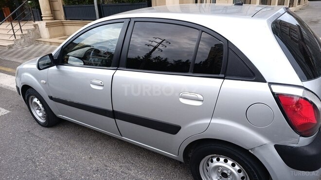 Kia Rio-5