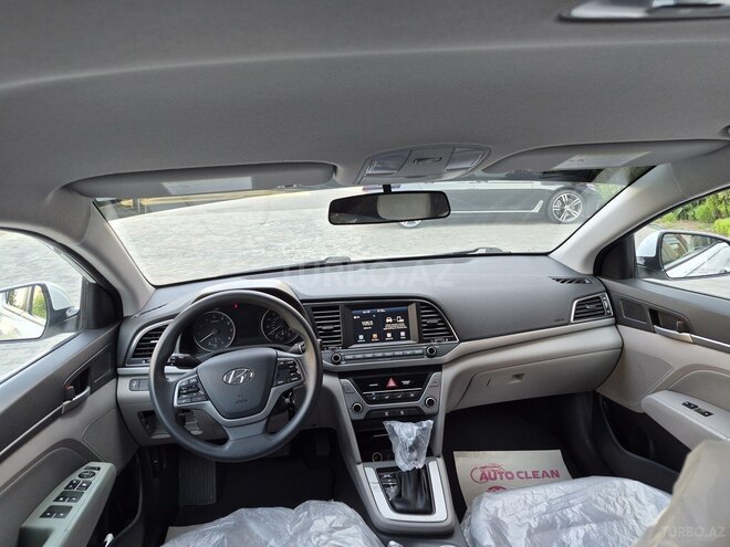 Hyundai Elantra-17