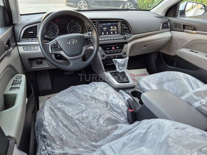 Hyundai Elantra-15
