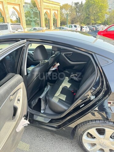 Hyundai Elantra-8