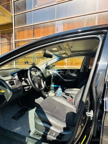 Hyundai Elantra-6