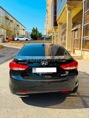 Hyundai Elantra-4