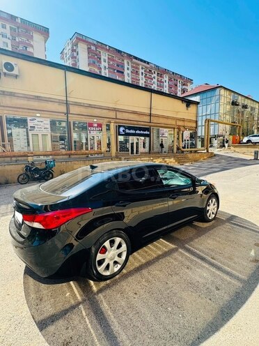 Hyundai Elantra-5