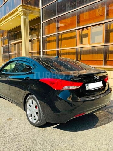 Hyundai Elantra-3