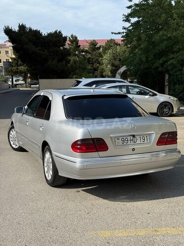 Mercedes E 270-4