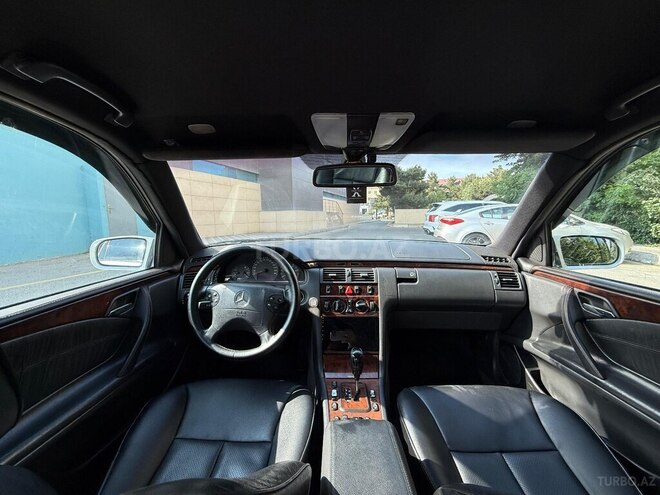 Mercedes E 270-5
